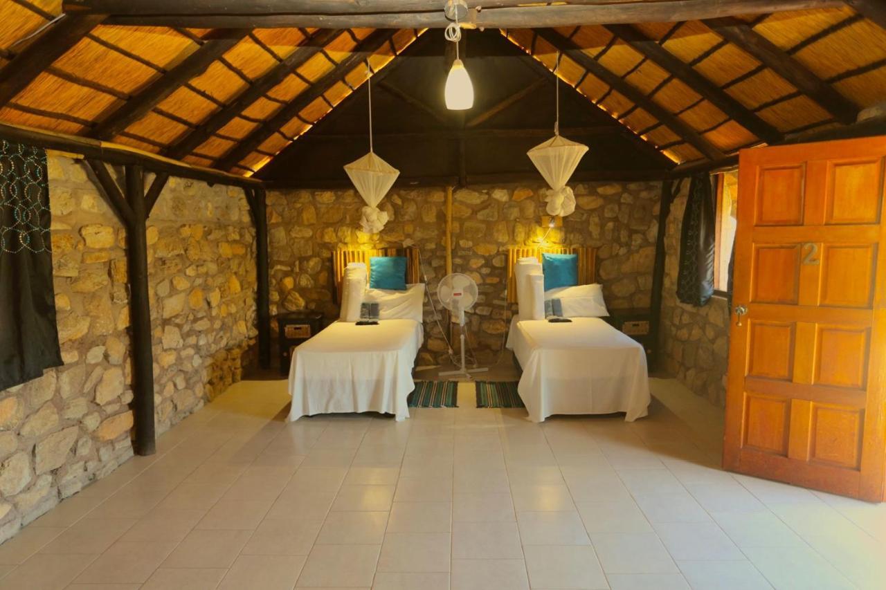 Kapika Waterfall Lodge Epupa Екстериор снимка