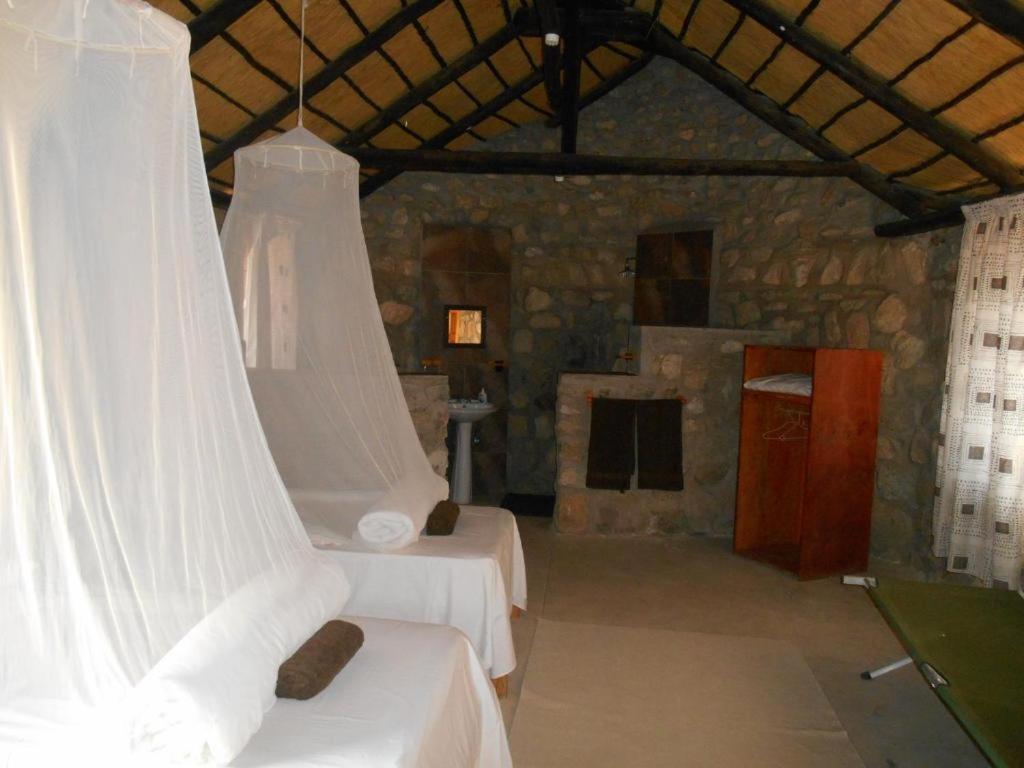 Kapika Waterfall Lodge Epupa Екстериор снимка