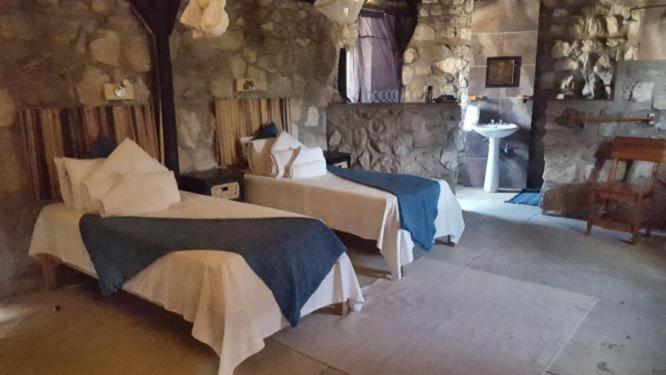 Kapika Waterfall Lodge Epupa Екстериор снимка