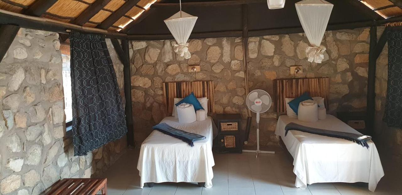 Kapika Waterfall Lodge Epupa Екстериор снимка