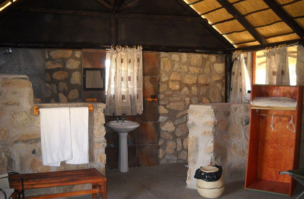 Kapika Waterfall Lodge Epupa Екстериор снимка